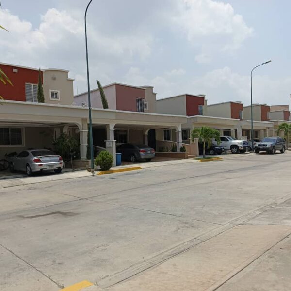 Casa en Ciudad Roca